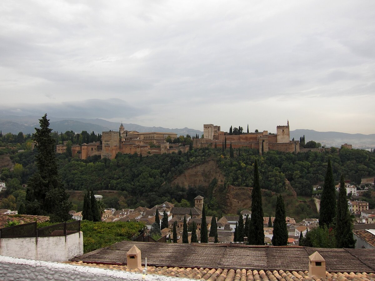 Вид на Альгамбру с холма Альбайсин