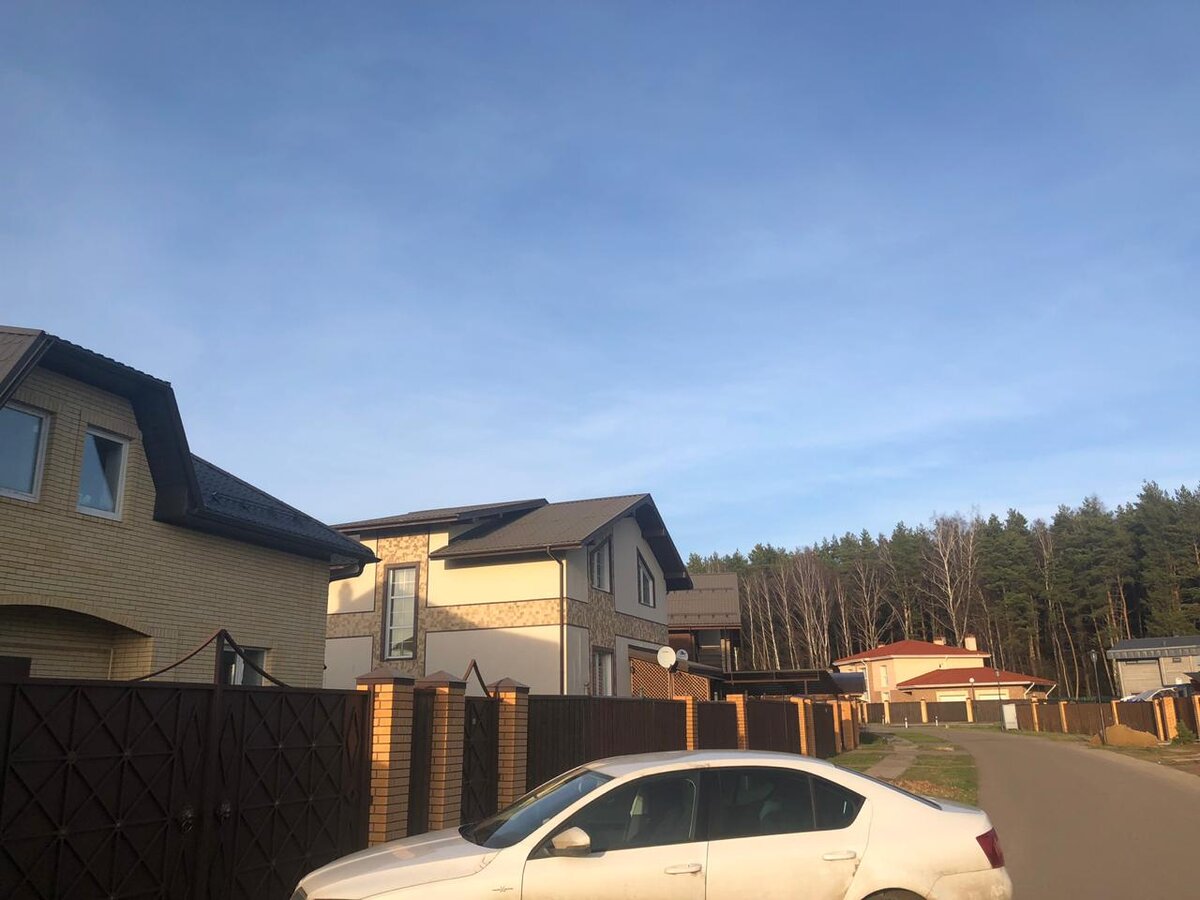 лес в 100 метрах от дома, там и весной и осенью жители поселка собирают грибы, этой осенью и мы отличились на урожай