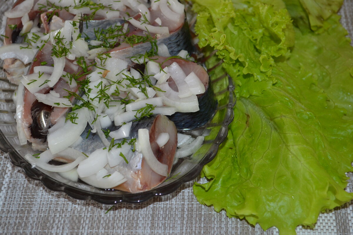 Бюджетно, вкусно и красиво - маринованная селедочка!