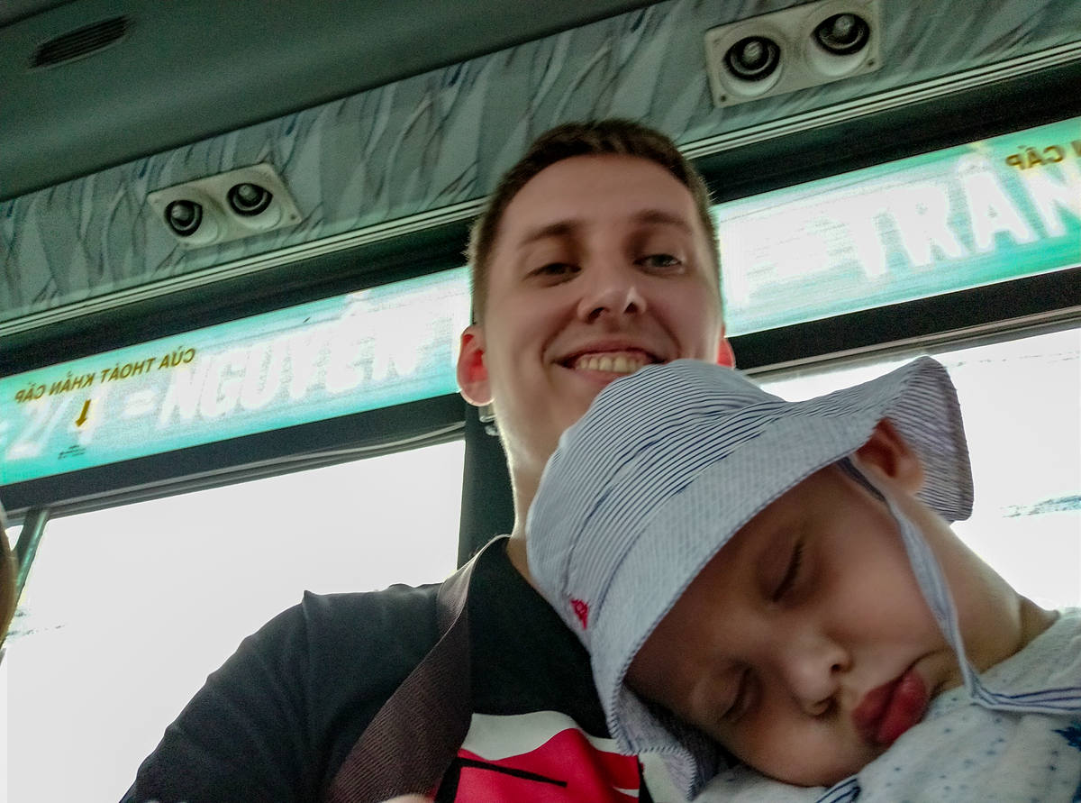 Сына уже не мог, с нами ездить смотреть квартиры, утомился:)