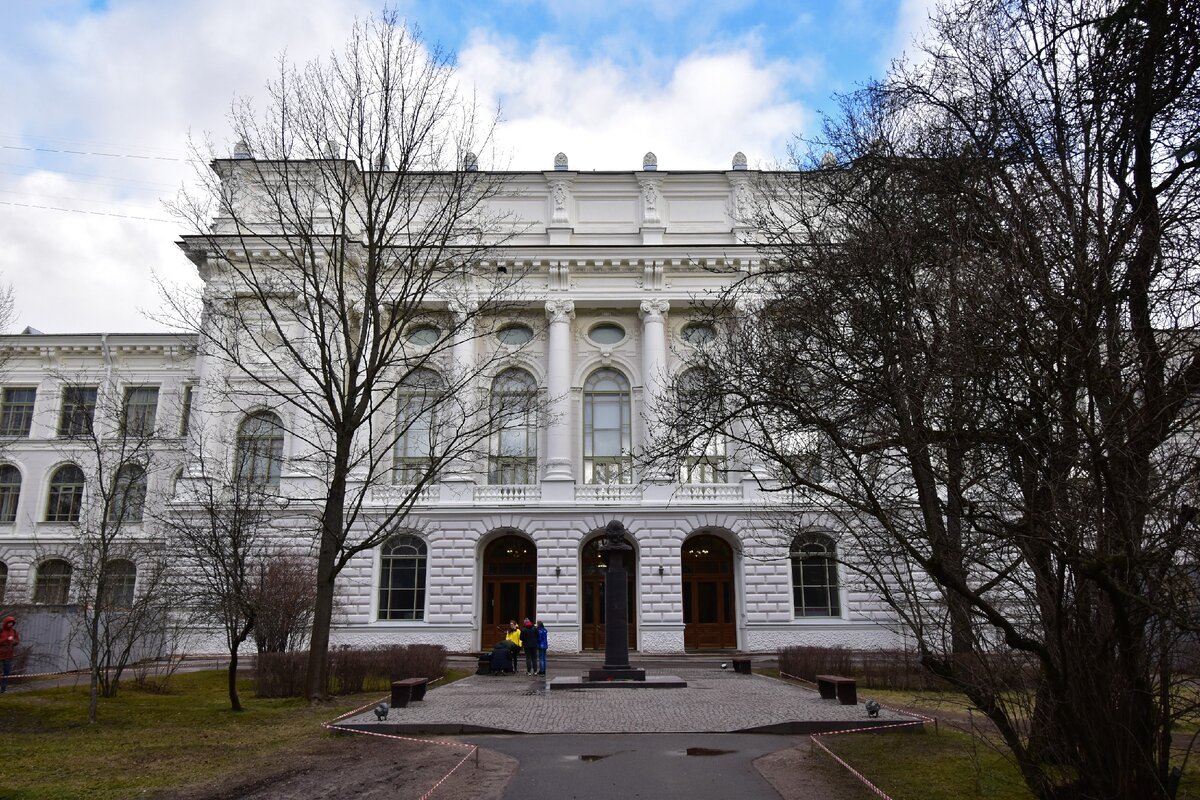 Петербургский университет петра великого факультеты. Санкт-Петербургский политехнический институт. Политехнический институт императора Петра Великого. Главное здание. Политех Петра здание. Политех Петра Великого главный корпус.