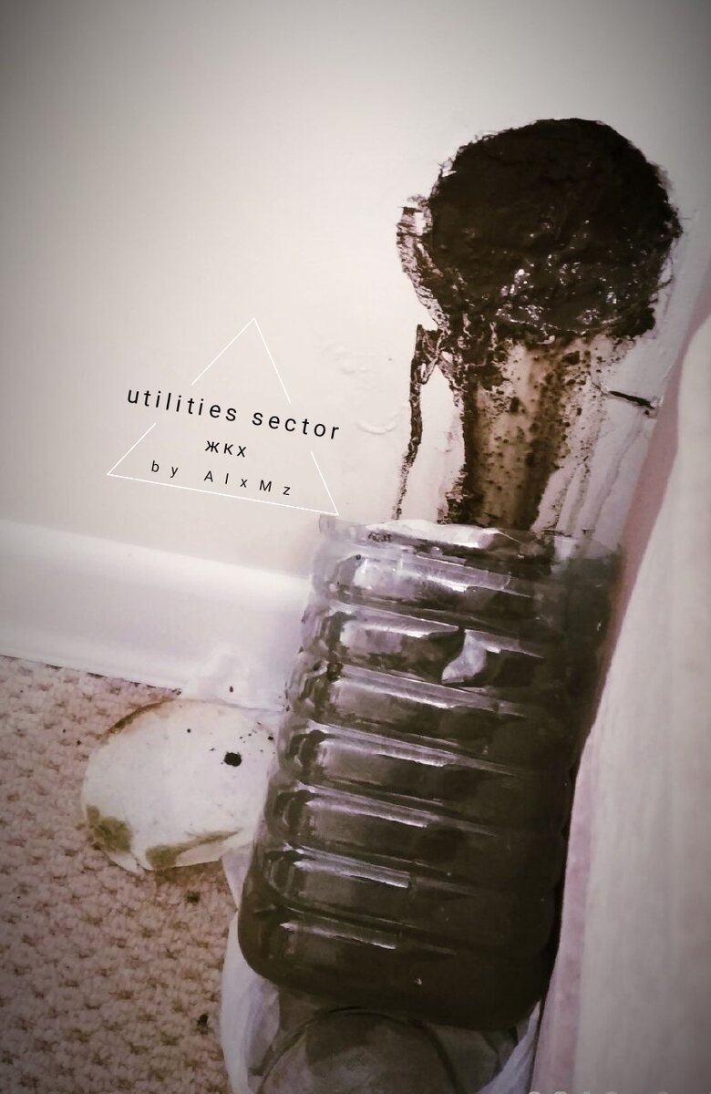 Уже готовый раствор вымывается из розетки