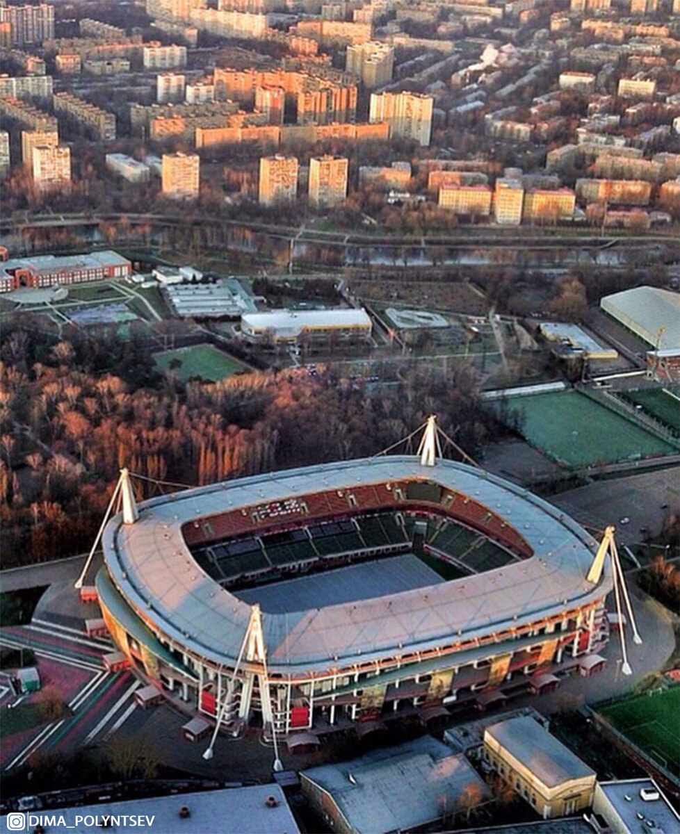 Кресла на стадионе Локомотив в Черкизово