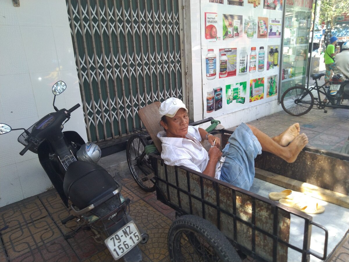 Многие вьетнамцы частенько спят отдыхают образом