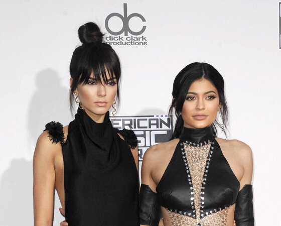 Кендалл Дженнер (Kendall Jenner) и Кайли Дженнер (Kylie Jenner) / © PopularImages / Shutterstock.com