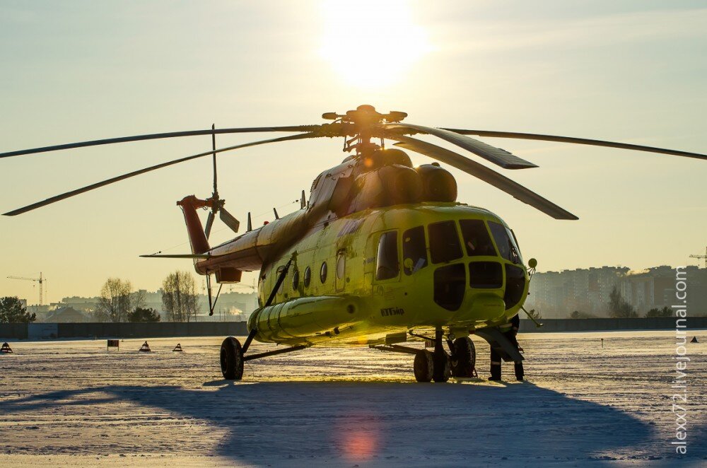 Фото вертолета ми. Ми-8 ЮТЭЙР. Ми-8амт ЮТЭЙР. Вертолет ми 8 UTAIR. Вертолёт ми-8 желтый.