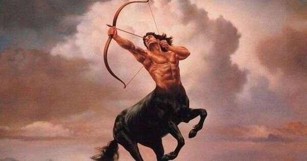 Кентавр стреляет из лука.