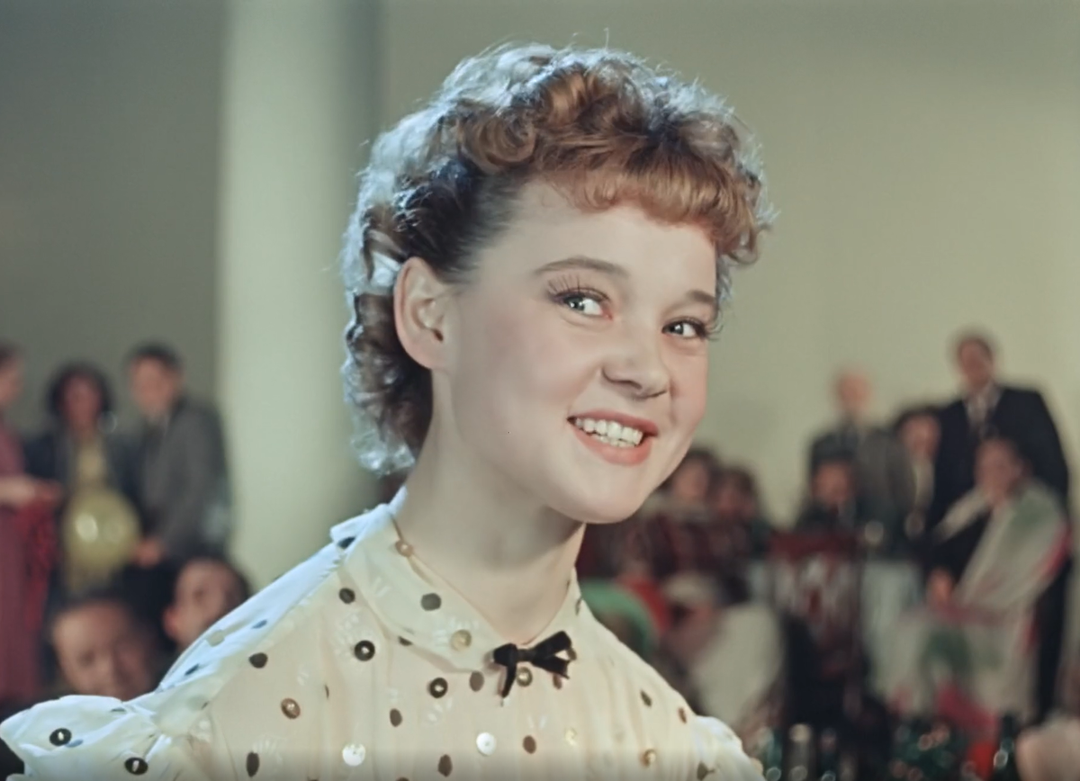 кадр из фильма "Карнавальная ночь"