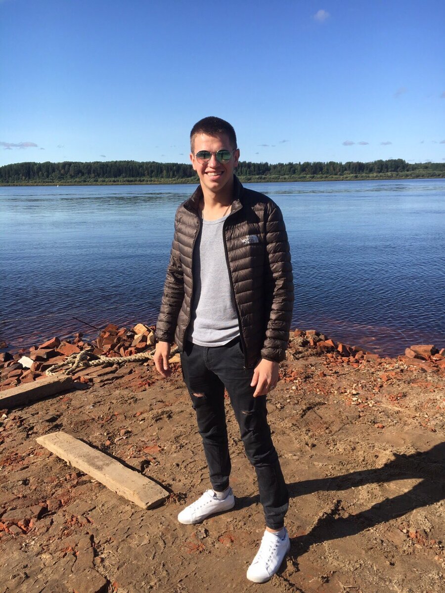 Этот человек, с детства рос в одиночестве! И сейчас он полностью уверен в себе и готов пахать!