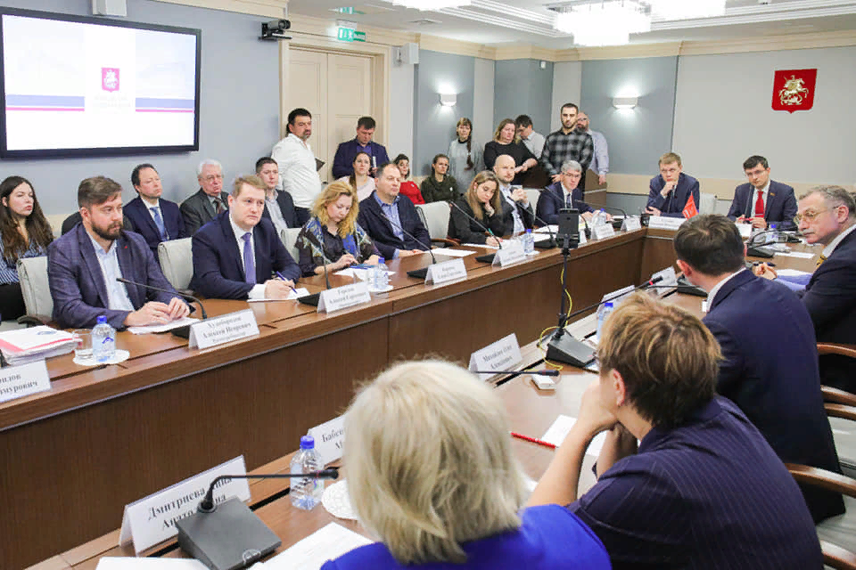 Круглый стол в Мосгордуме по проблеме обращения с отходами в Москве. Источник: сайт Мосгордумы  