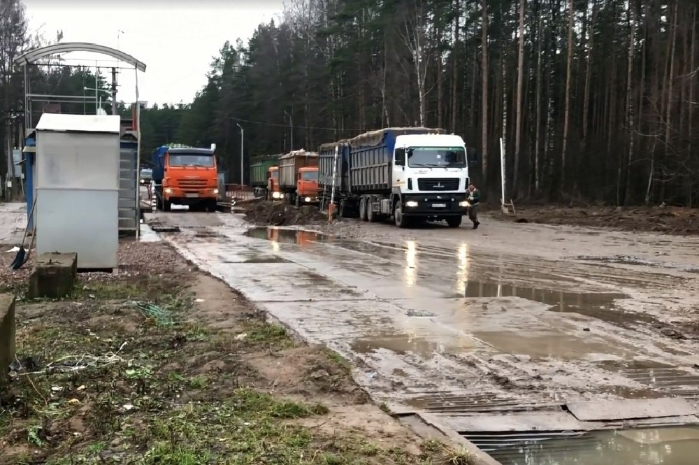 Вывоз петербургского мусора в Ленобласть. Фото из ВК-группы "Полигон «Северная Самарка». Нет свалке!" 