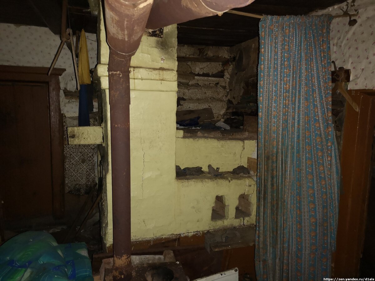 Заглянул в один из сотен покинутых домов на Псковщине и стало невыносимо печально