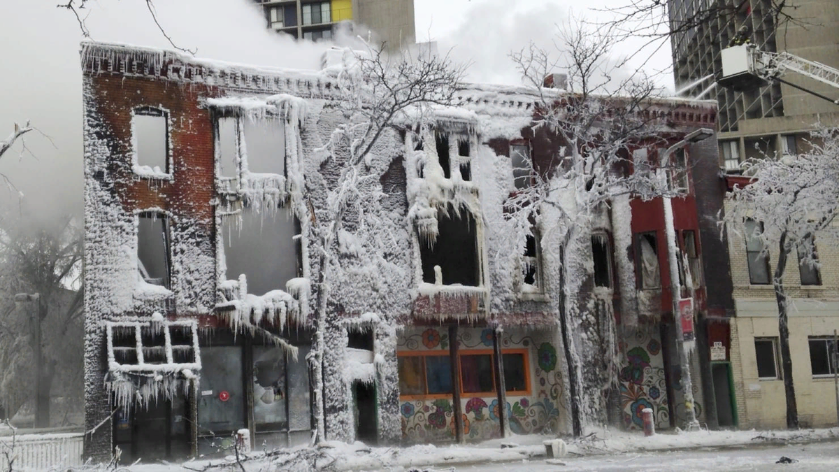 Слева - нежилое. 