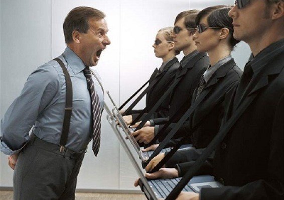 55% работников сталкивались с хамством и оскорблением от руководителей. Фото: проза.ру