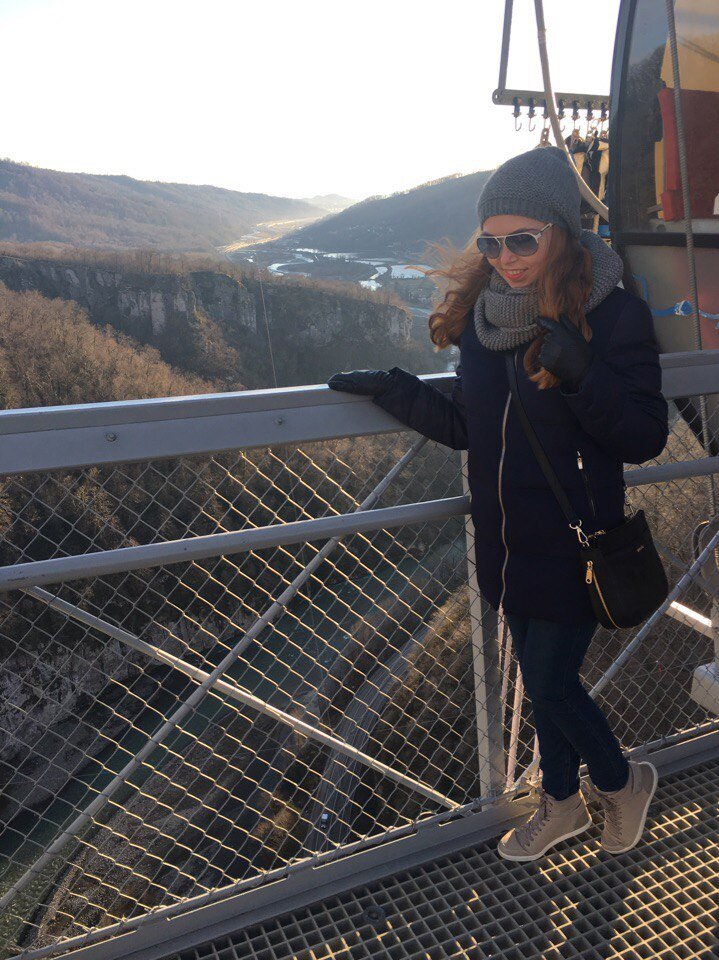 А вот путешествий в нашей жизни сейчас мало, но даже путешествовать можно вполне себе бюджетно, если захотеть