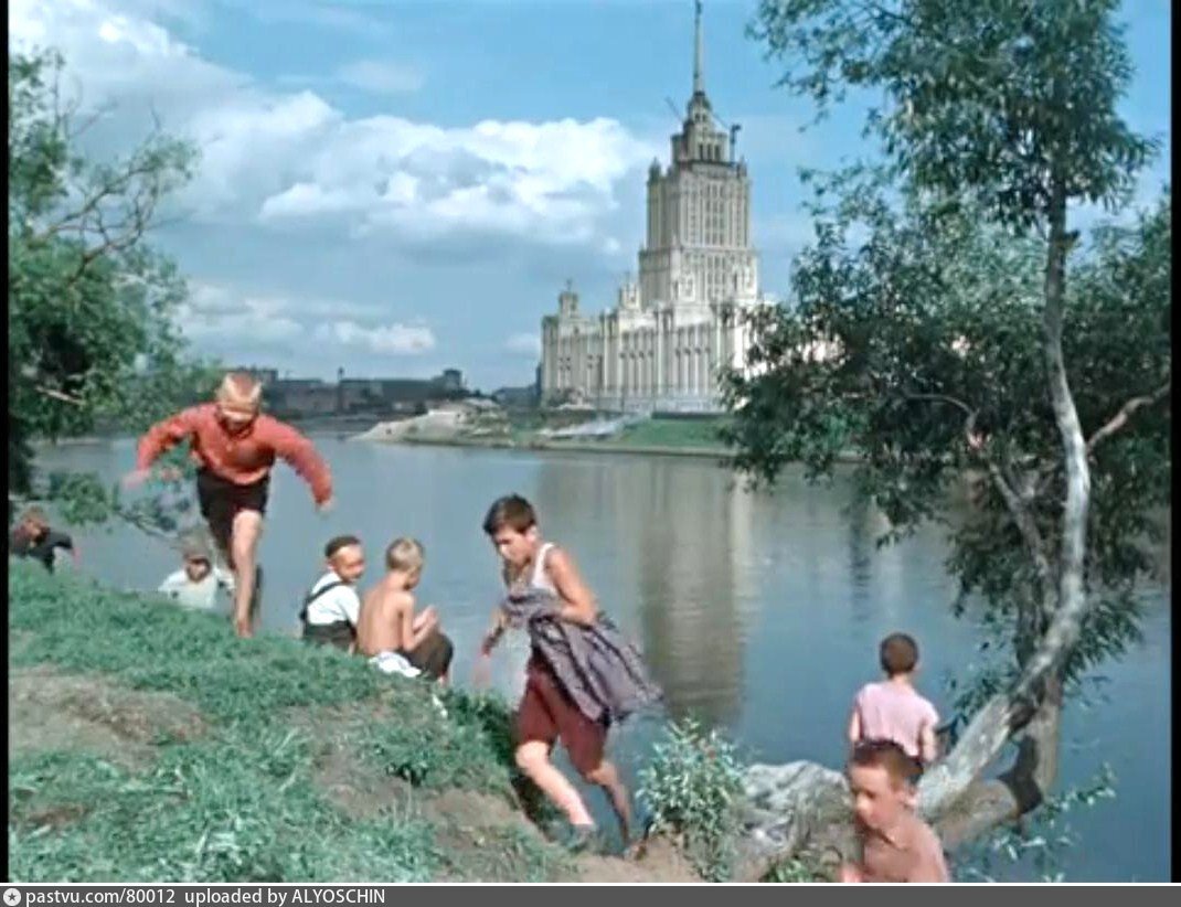 У Краснопресненской набережной, 1956 г. Фильм "Старик Хоттабыч".