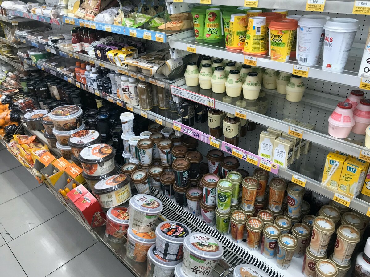 На фото почти все это кофе. С самого низа лапша быстрого приготовления.