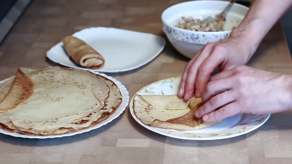 Тесто для блинов на минералке. Получается очень вкусно с начинкой из курицы  с грибами | IrinaCooking | Дзен