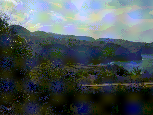 Никуда не деться от этих турыстов.