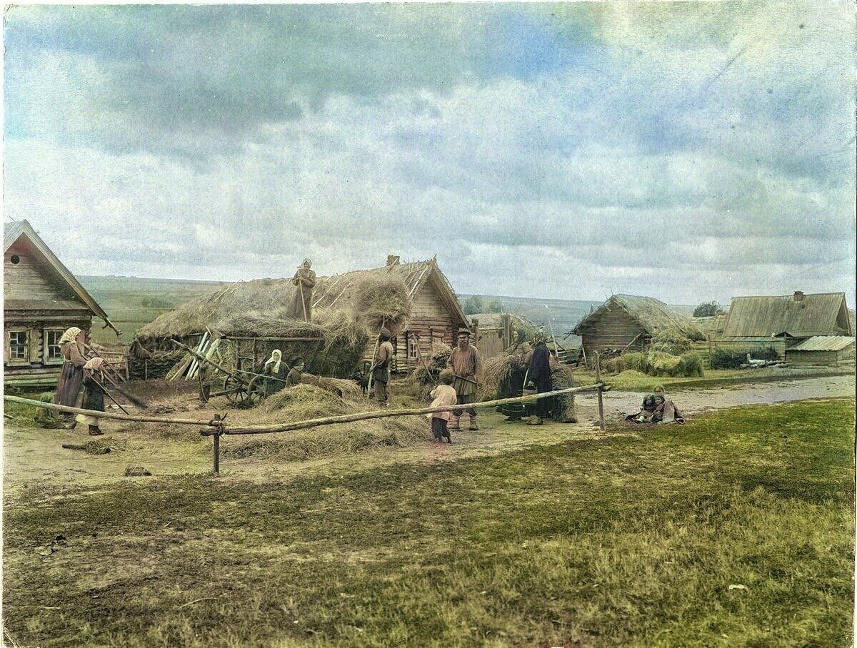 Деревне в прошлом. Вятка крестьяне 19 века. Деревня 19 20 века России. Деревня 19 век Россия. Вятская деревня 19 века.