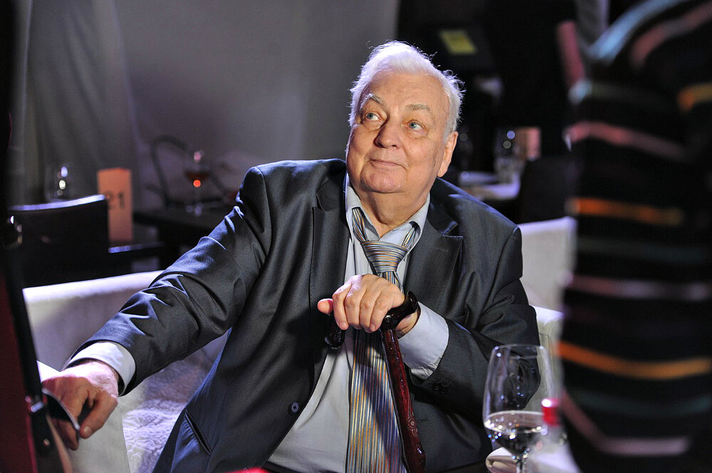 Ее муж Михаил Державин оставил супруге квартиру, загородный дом и миллионы рублей. Грех жаловаться...