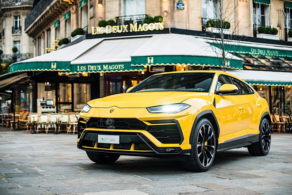   Lamborghini Urus                  