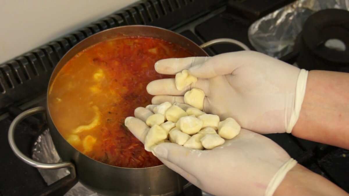 Наваристые щи с кислой капустой и клёцками. Не отказывать себе в удовольствии.