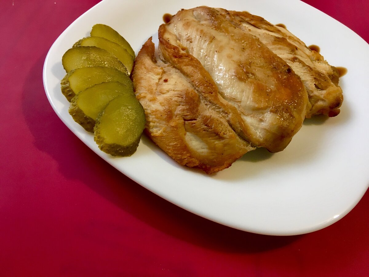 На 100 грамм - 148 ккал; БЖУ: 26,2/4,4/0,7