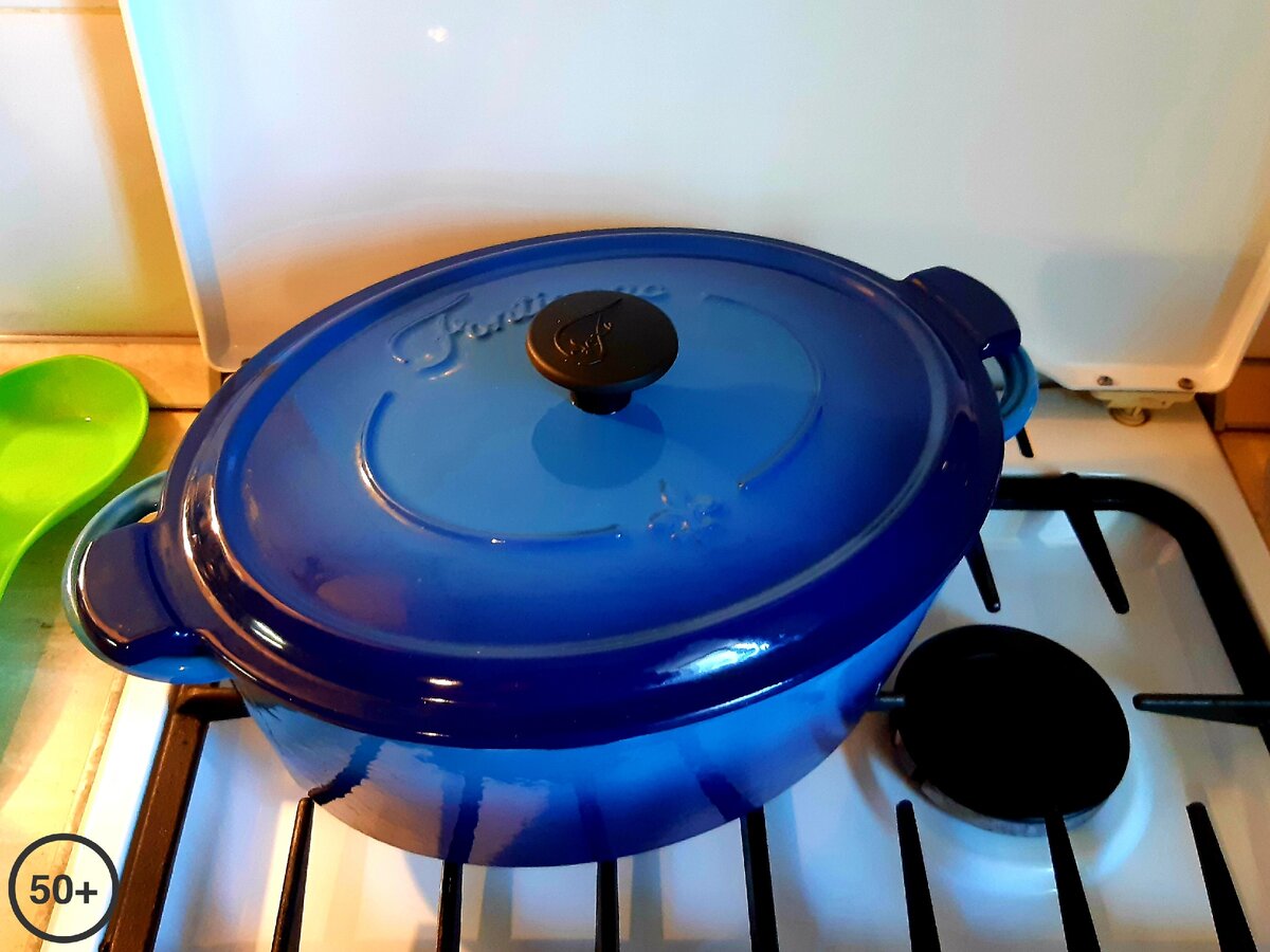 Чугунная кастрюля и максимально мощная конфорка.