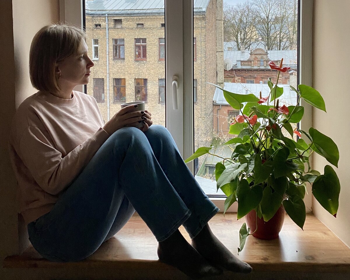 С субботы мы не ходим в гости к друзьям, к родителям. У нас даже мысли нет пойти гулять в парк и жарить шашлыки.