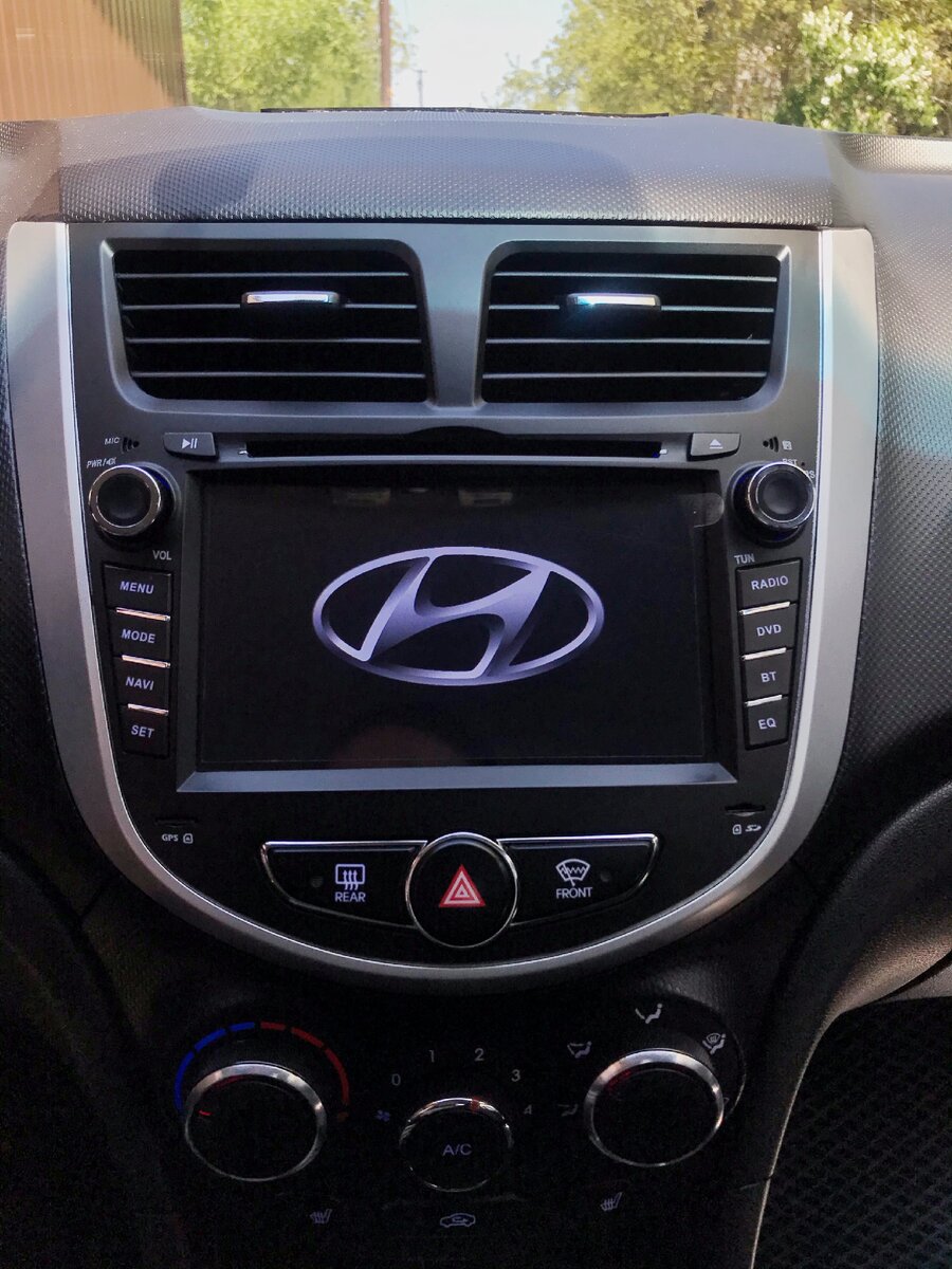 Собственно сама мультимедиа , уже установленная в моем автомобиле .  