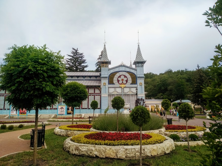 Курортный парк цветник Пятигорск. Пятигорск Сан Лермонтова парк цветник. Центральный парк цветник Пятигорск. Бульвар-парк цветник Пятигорск.