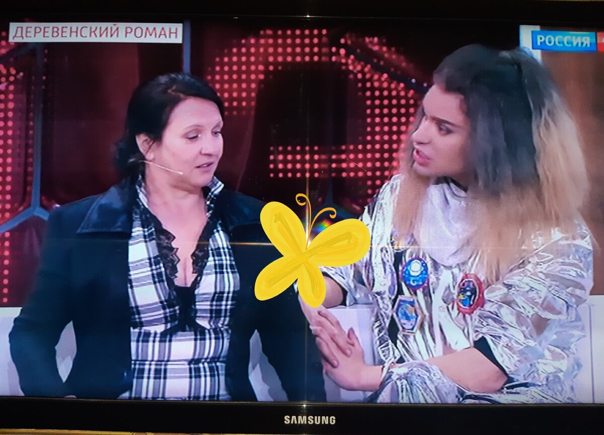 Бабочки летают