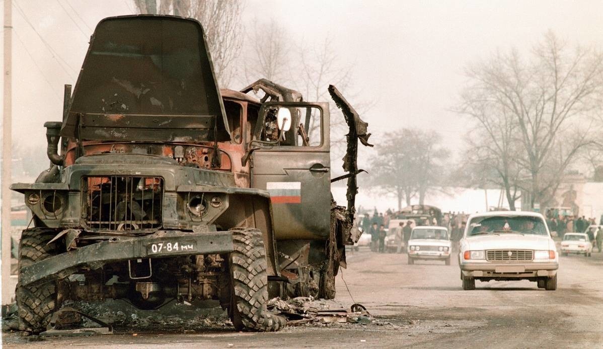 Площадь минутка грозный 1995. 10 августа 1996 год. 10 августа 1996 год. 10 августа 1996 год. Операция джихад грозный август 1996.