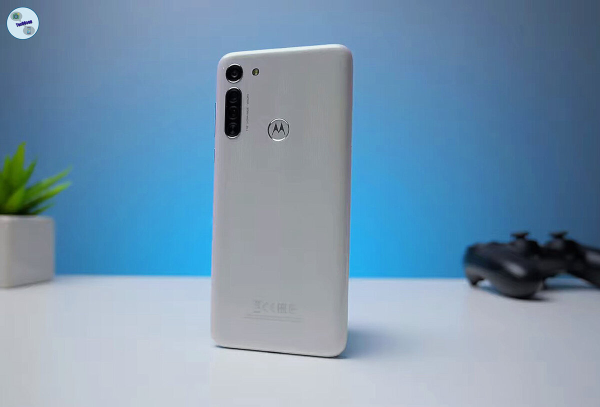 Смартфон Moto G8