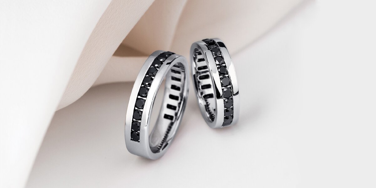 Парные обручальные кольца из платины ПК-021Ч-01+ПК-021Ч-01 от Platinum Lab