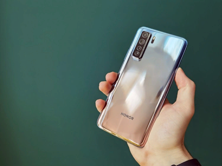 Самый доступный смартфон с 5G и мощным процессором Kirin 820, 6/128ГБ, IPS и флагманские камеры0