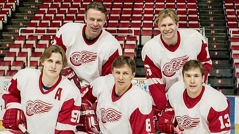 "Русская пятерка" в Детройте. Кто-то может не согласиться, но вот Скотти Боумен - тренер того "Детройта" - сам неоднократно говорил, что игру "русской пятерки" "ставил" "Профессор" Ларионов. Фото: ВКонтакте Юля Пащенко