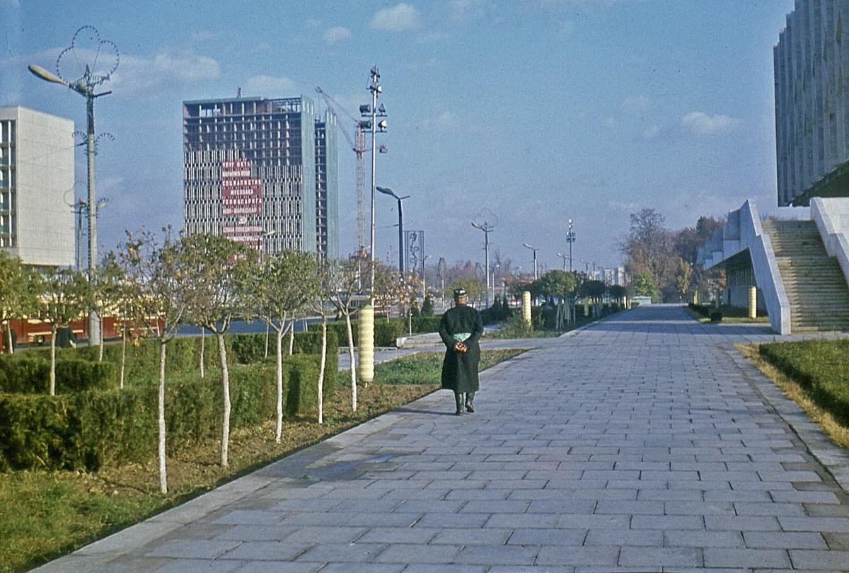 Фото советского ташкента. Проспект Ленина Ташкент. Парк Победы в Ташкенте в СССР. Ташкент 1990 Ташкент 2020. Ташкент 1970.