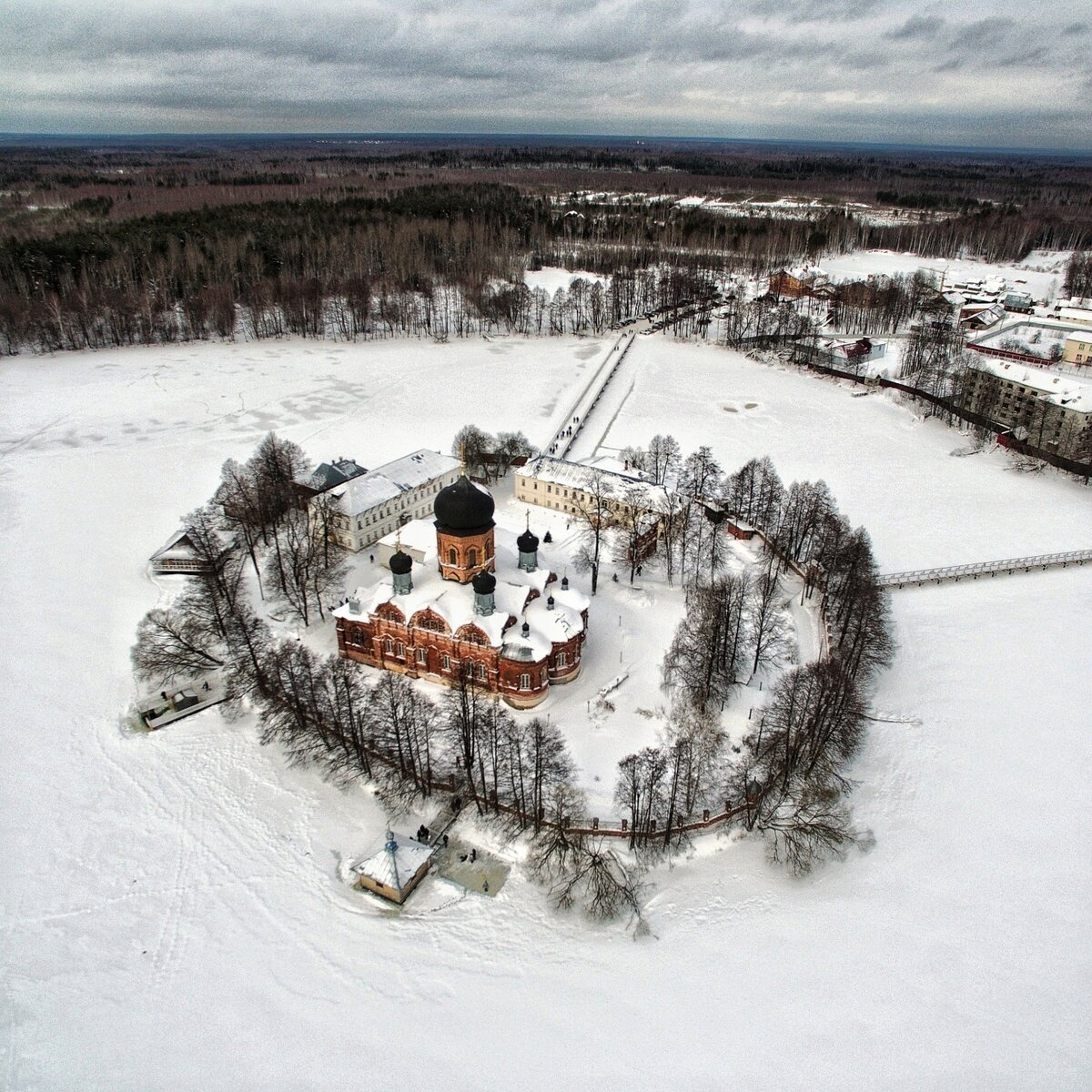 В крещение на озере организуются купания. Фото автора