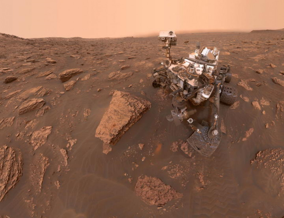 «Кьюриосити» на нижних склонах горы Шарпа. NASA Science Mars Exploration Program