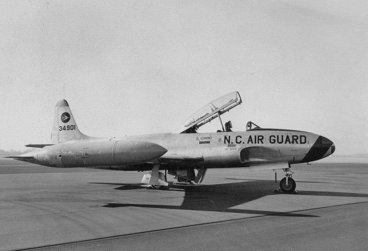 Lockheed T-33 Shooting Star Национальной воздушной гвардии Северной Каролины. Вид сбоку. Фото: Public domain // USAF