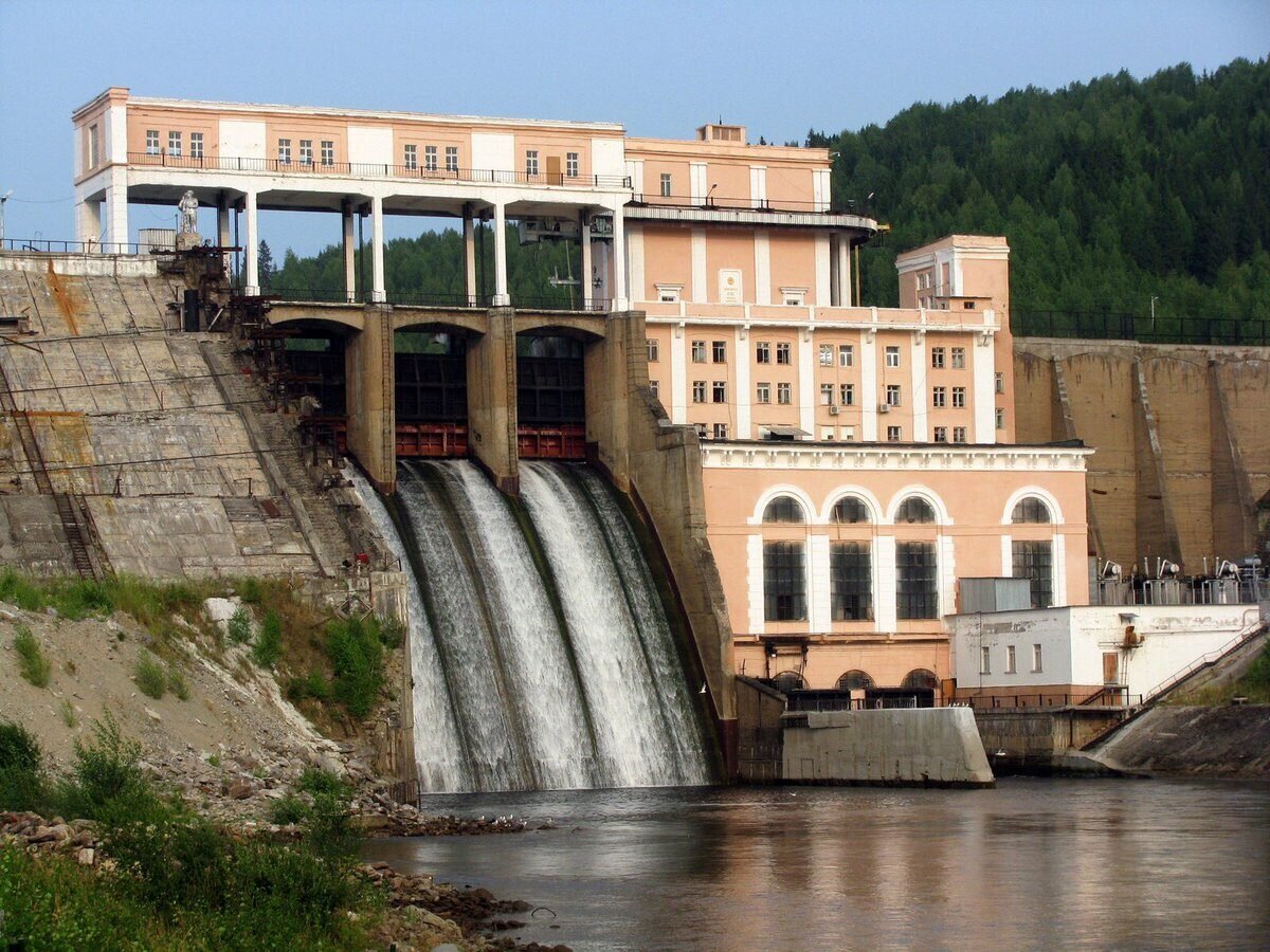 Гидроэлектростанция на реке