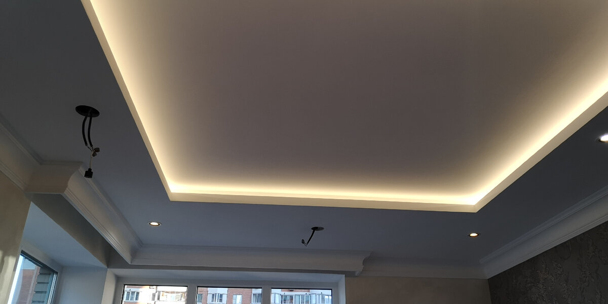 Гипсокартонный потолок с подсветкой