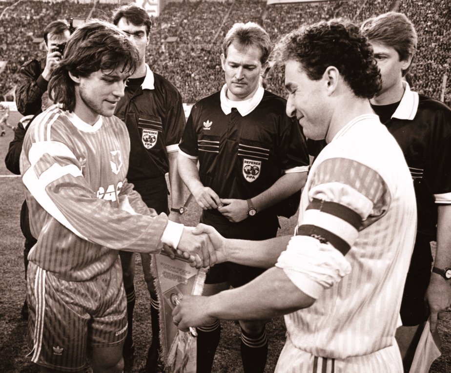 Спорт 1991 год. Спартак Марсель 1991. Василий Кульков Спартак. Олимпик Спартак 1991 годы. Василий Кульков и Марадона.