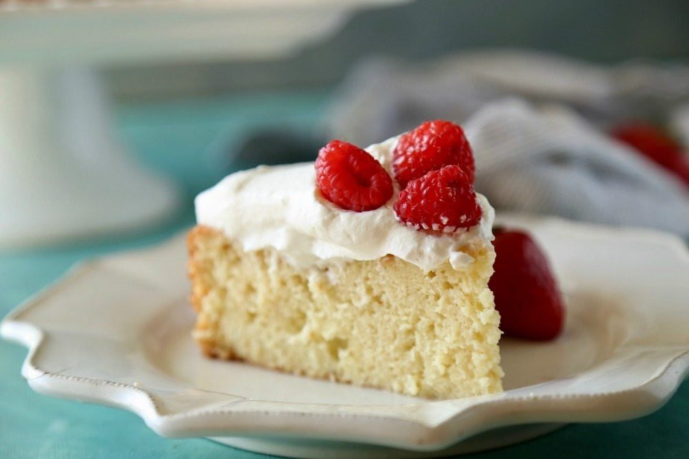 A little cake. Торт Трес лечес. Трес лечес. Пирог «три молока». Мексиканский торт Трес лечес. Трес лечес 3 молока.