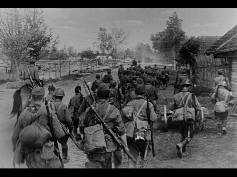 Трагедия отступления Красной Армии усугублялась полной неразберихой. Ведь её учили всему, кроме отступления