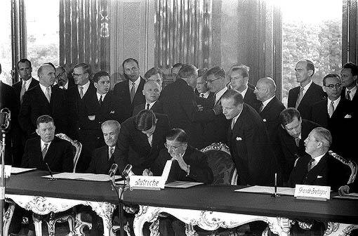 Источник: https://www.mediathek.at/staatsvertrag/zum-staatsvertrag/1955/
