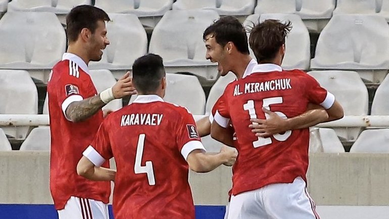 Ерохин празднует забитый мяч 