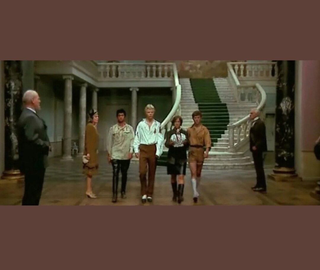 Кадры из к/ф "Корона Российской империи, или снова неуловимые", 1970 год (листайте галерею)